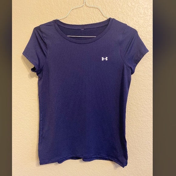 Under Armour Sports Top Size Medium - Picture 2 of 11